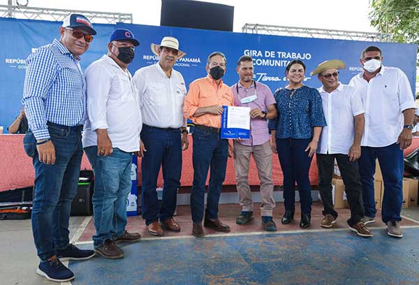 Entregan órdenes de proceder para construir puentes modulares, viviendas y Centro de Salud de Sabana Grande
