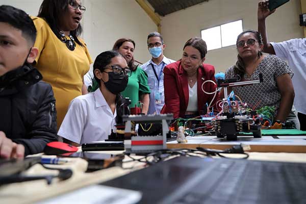 Estudiantes de Panamá Oeste y Este se preparan para Olimpiadas Regionales de Robótica 2022