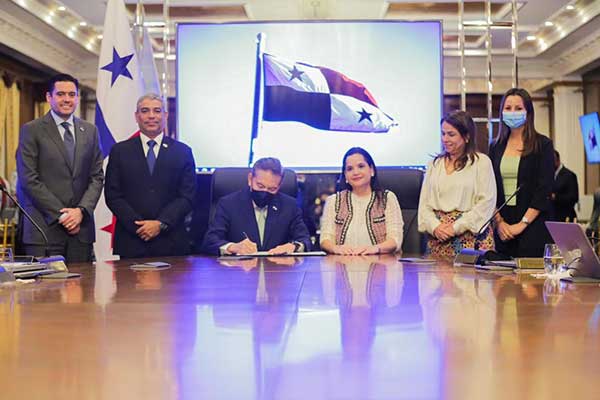 Firman Decreto Ejecutivo que reglamenta Ley 171 de 2020 sobre Protección Integral a la Primera Infancia