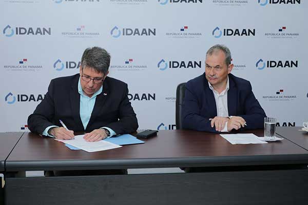 IDAAN suscribe contrato para mejorar gestión operativa y comercial de la institución