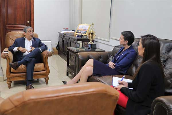 MINSA recibe credenciales de nueva representante de la OPS