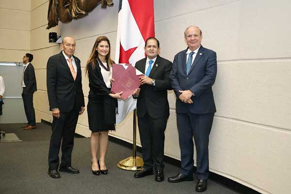 Ministra Mouynes presenta acuerdo que crea marco jurídico para un Instituto Internacional de Vacunas