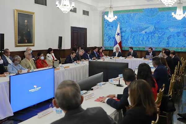 Reducción en precio de medicamentos será negociado por Subcomisión con laboratorios farmacéuticos