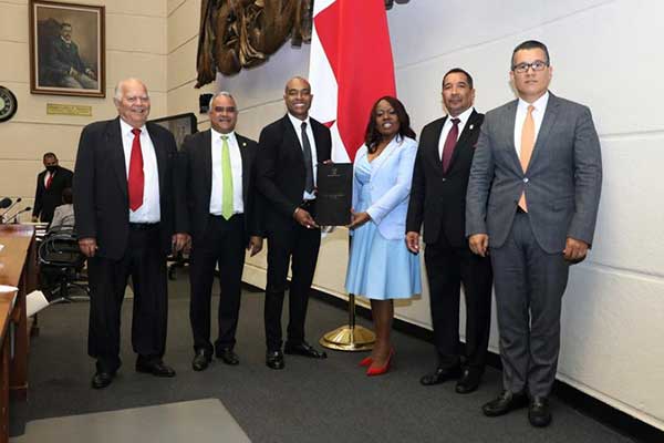 Avalan adendas a contratos Ley de Contenedores como activo para emprender a Colón