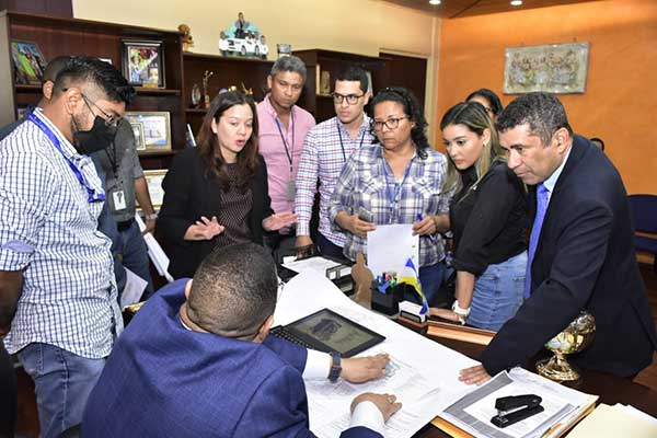 Conforman en Colón mesa de trabajo para abordar estado de viejos edificios