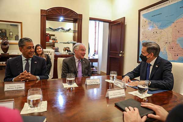 Panamá pide apoyo a Estados Unidos para atender flujo migratorio