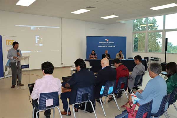 Analizan y diseñan incorporación de currículo Intercultural en la UAPI