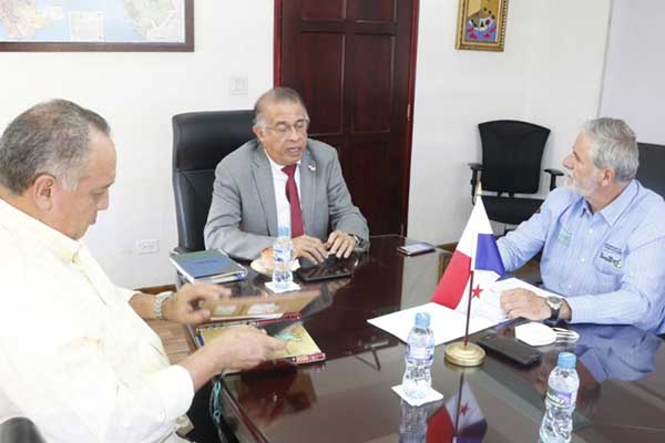 Buscan alternativas de mejoramiento genético de las razas de búfalos en Panamá