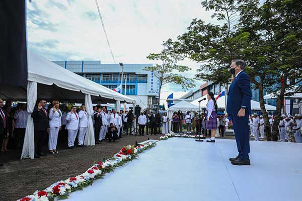 Cortizo destaca avance de obras públicas en Colón durante actos oficiales de fiestas patrias