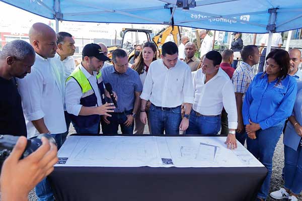 Entregan orden de inicio de obras para recuperar espacios deportivos en los barrios