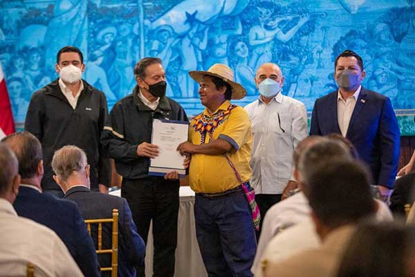 Entregan proyectos de inversión para juntas comunales y municipios por más de B/. 17 millones mediante Descentralización