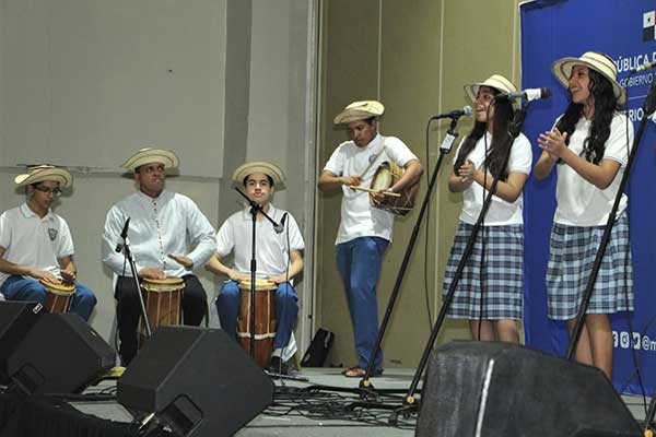 Estudiantes resaltan cultura y tradiciones panameñas en Concurso Nacional de la Voz y el Canto Folclórico