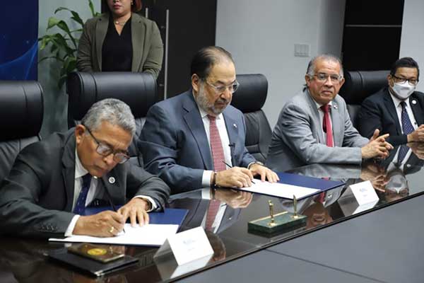 Firman convenio bancario para beneficio de pequeños productores
