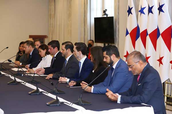 Gobierno panameño espera suscribir nuevo contrato con Minera Panamá a más tardar el 14 de diciembre