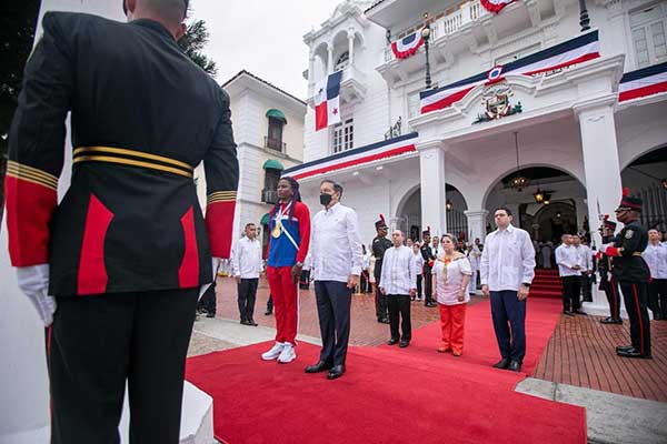 Gobierno rinde honores a la Patria con diversos actos en los 119 años de vida Republicana