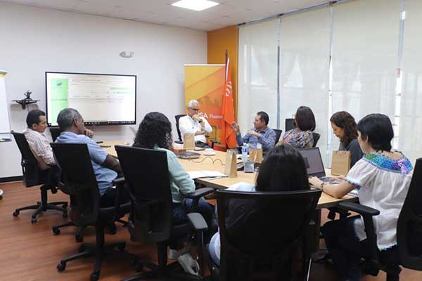 Orientan a exportadores de madera y administradores de puerto sobre moderno sistema
