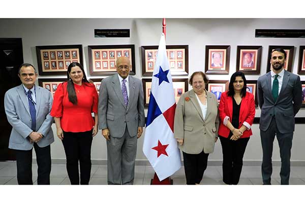 Embajadora de Estados Unidos se reúne con ministro panameño de Economía