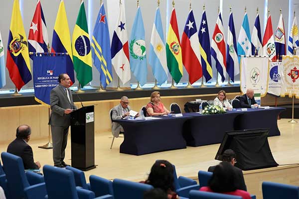 Universidades oficiales y particulares reciben reacreditación institucional de Coneaupa
