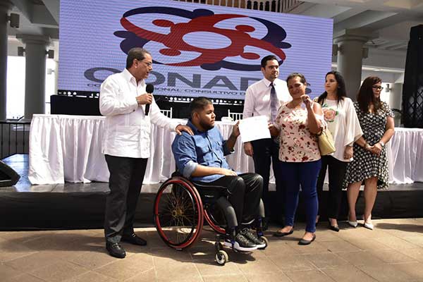 Vicepresidente Carrizo entrega viviendas a 15 familias con integrantes con discapacidad