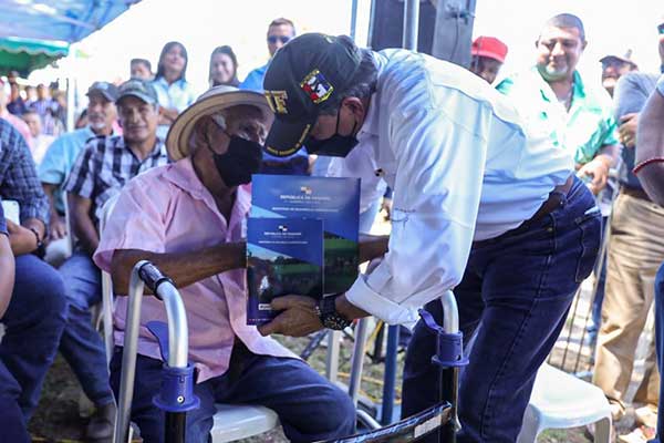 Gobierno entrega más de B/.2.5 millones en beneficios e inversiones en el circuito 4-6 de Chiriquí