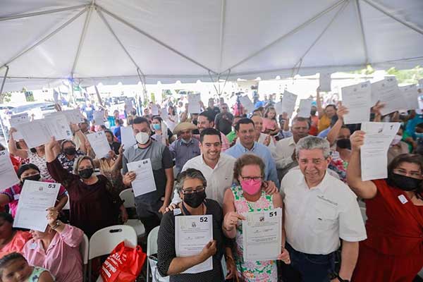 Gobierno entrega títulos de propiedad a más de 100 familias de Boquete