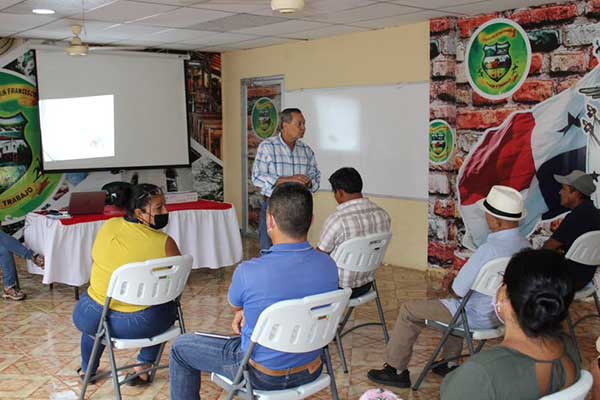 Más de mil exportadores y potenciales exportadores se han beneficiado con capacitaciones del MICI
