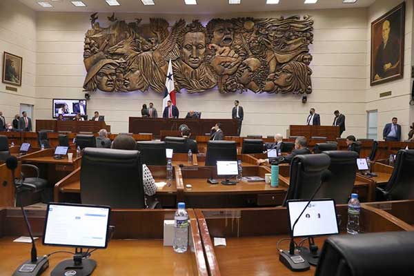 Parlamento panameño cita al Ministro Alfaro Boyd para que explique diferendo entre Estado y la Minera Panamá