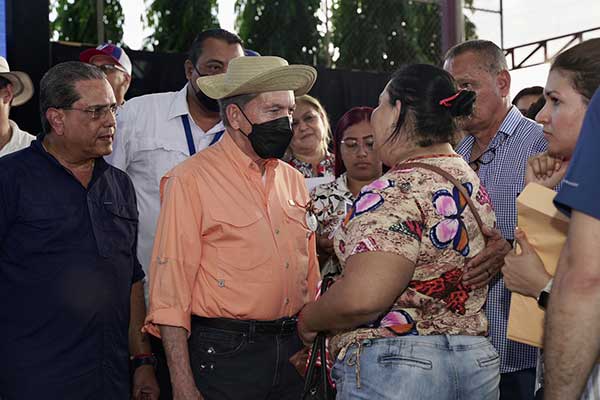 Presidente Cortizo beneficia a 50 familias santeñas con soluciones habitacionales