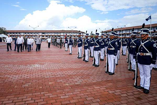 Cortizo participa en graduación de oficiales y entrega nueva sede de zona policial de Colón