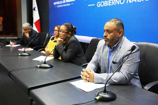 Gobierno dialoga con proveedores y trabajadores de Minera Panamá