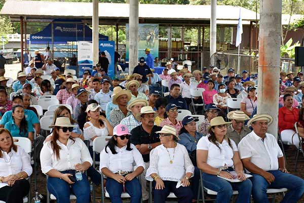 Más de 200 productores veragüenses se dan cita en Primer Encuentro Agropecuario de 2023