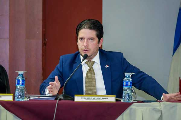 Ministro Alfaro Boyd expone ante CONEP estado de negociaciones con Minera Panamá