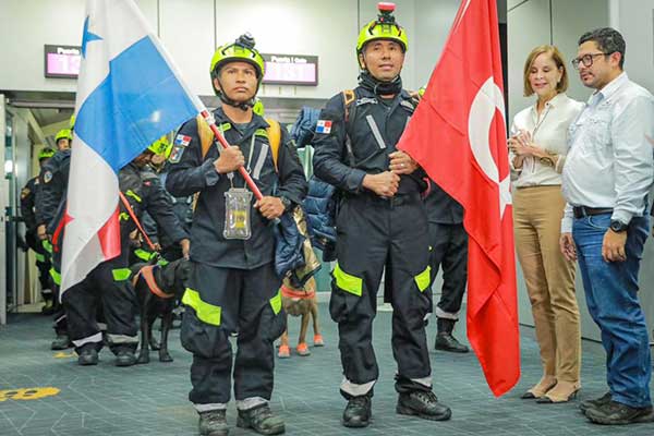 Rescatistas panameños retornan al país tras cumplir misión en Turquía afectada por sismo