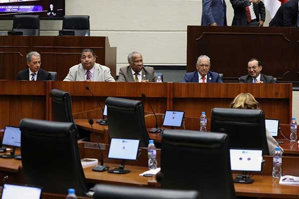 Crean organismo de Rectores de Universidades Públicas para una educación superior competitiva