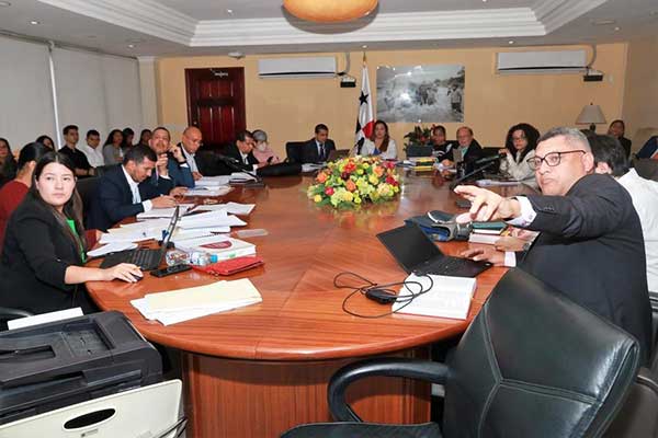 Profundizan estudio del proyecto de Ley que modifica Código Procesal Civil en mesa técnica de Gobierno