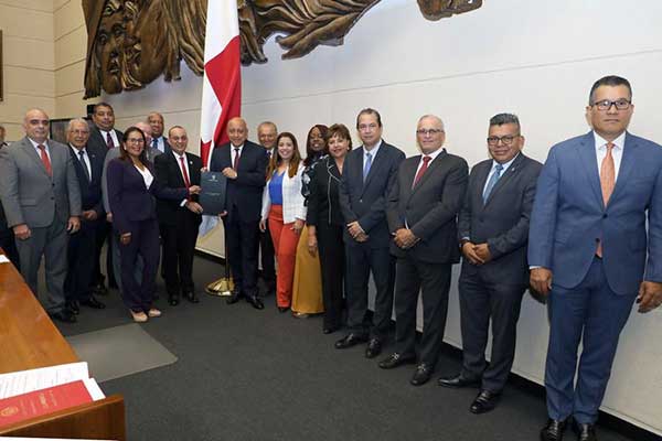 Regentes de universidades oficiales unirán experiencia en pro de una formación de altos estándares