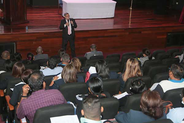 TE capacita a miembros del partido Realizando Metas