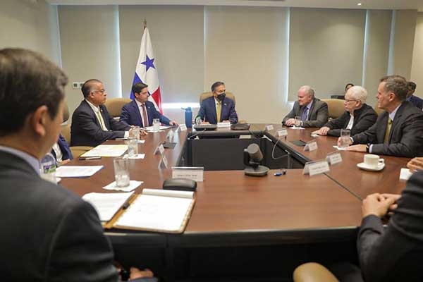 Cortizo e inversionistas de Open Blue abordan potencial de Panamá como Hub de acuicultura