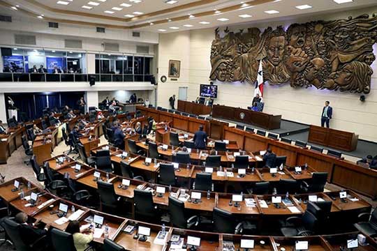 Diputados citan al director del IDAAN, tras recientes protestas y cierres de calles de usuarios que reclaman agua
