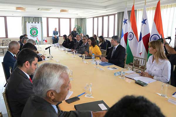 Sucre destaca los esfuerzos de Panamá para posicionarse en la región como Hub Farmacéutico