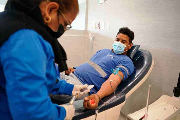 Trabajadores de Ciudad de la Salud realizan donación masiva de sangre