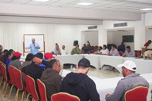 Anuncian acuerdo con grupo de damnificados de huracanes y zonas de riesgo de Tierras Altas