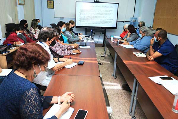 Autoridades de salud reiteran llamado a la población a vacunarse contra la influenza