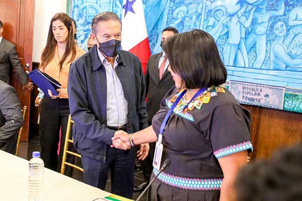 Cortizo y presidenta del Congreso General de la Comarca Näbe Buglé dan seguimiento a avances de obras y proyectos