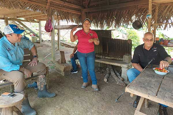Defensor Leblanc visita proyectos sociales desarrollados por Cobre Panamá