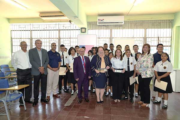 Escuela de Artes y Oficios recibe donación de la Embajada de Estados Unidos