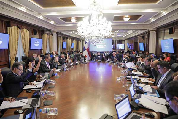 Gobierno aprueba modificación arancelaria para proteger producción nacional de maíz