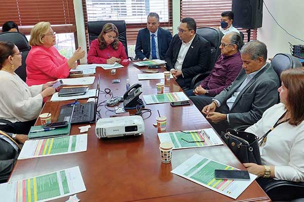 Iniciarán proceso de acreditación de carreras universitarias en área de ciencias de la salud