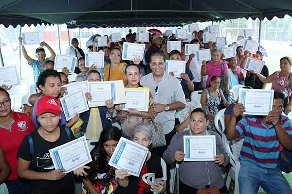 139 familias de Las Garzas en Panamá Este reciben certificaciones de lotes