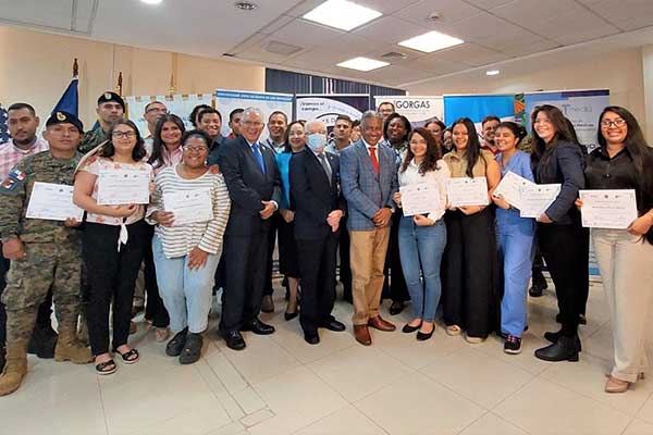 Entregan becas del Diplomado de Enfermedades Zoonóticas Emergentes y Desatendidas